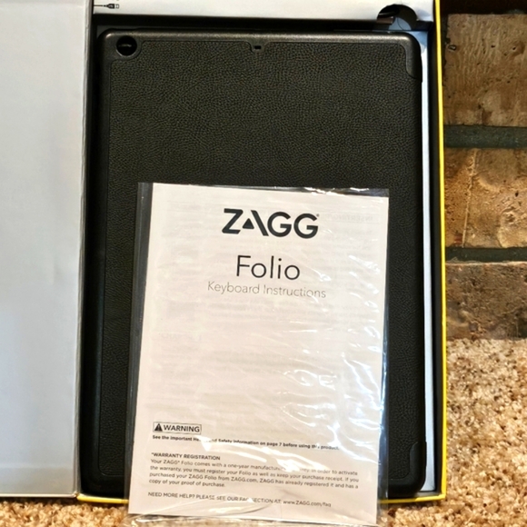 ZAGG Folio Black Backlit Hinged Wireless Keyboard Case For iPad Air in Box - Picture 7 of 12